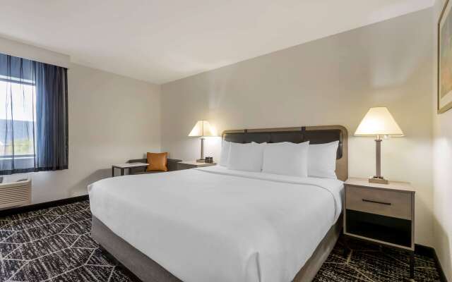 La Quinta Inn & Suites by Wyndham Des Moines West Clive