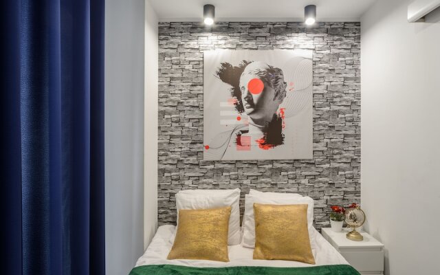 Lumina apartment on Drewnowska