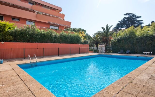 Aesthetic Apartment in Nice With Swimming Pool
