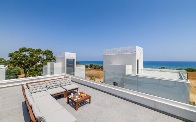 By The Beach - Sunstone Seaview Villa