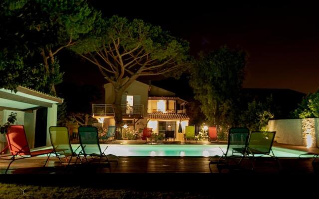 Studio de charme, piscine et mer à pieds
