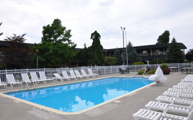 Mangnuson Hotel East Sandusky