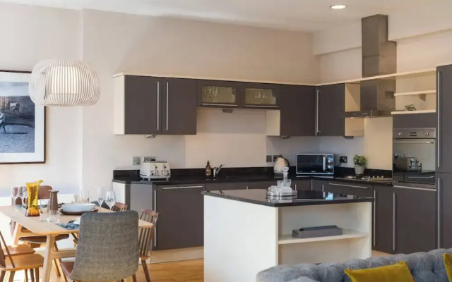 JOIVY 5-star Luxurious George Street Apartment