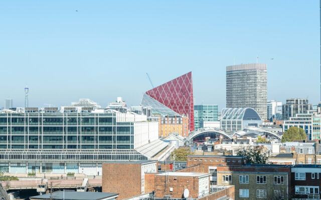 Luxurious Victoria Home by the Apollo Theatre