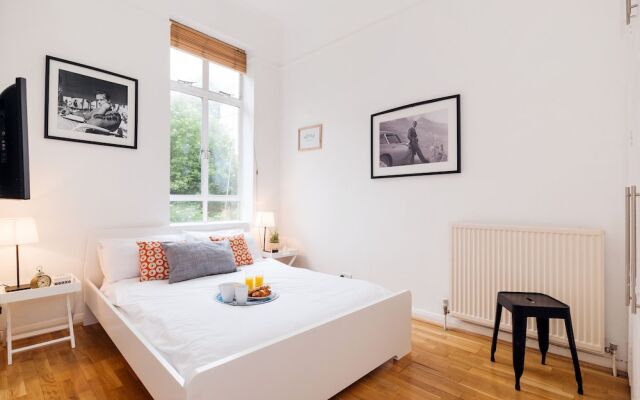 Bright Hazlitt Road Apartment