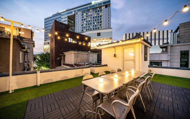 YAB Guesthouse - Female Only