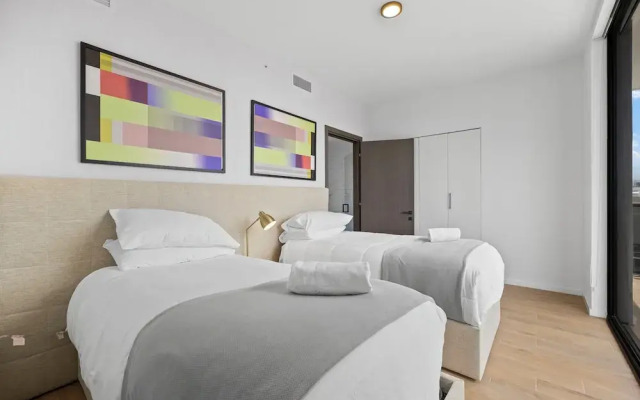Luxury  Spacious Condo at Downtown Miami