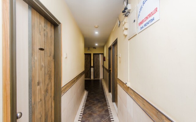 OYO 13105 Hotel Blue Diamond
