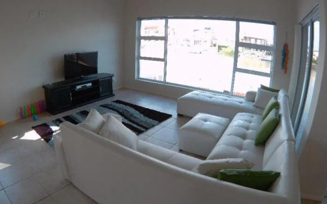 Sunbird-Admiral Island Holiday House