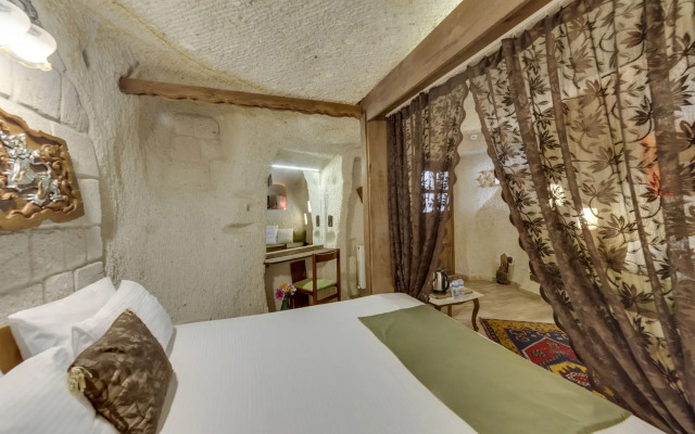El Puente Cave Hotel