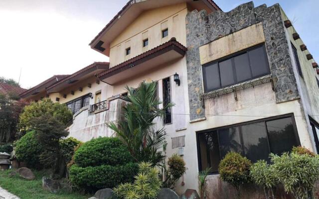 Tagaytay BNR Guesthouse 4BR With Balcony 12-14 Guest