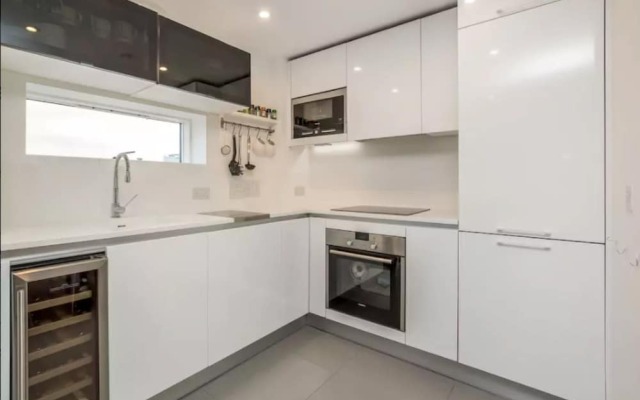 Central & Modern 2 Bedroom Old Street Flat