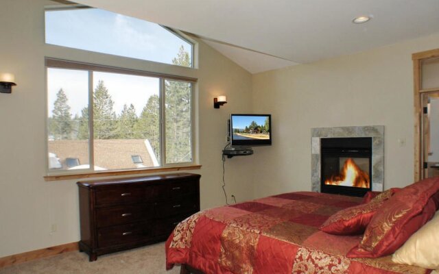 The Pine Tree Lodge
