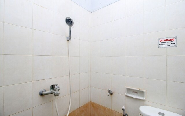 Airy Stasiun Balapan Monginsidi 106 Solo