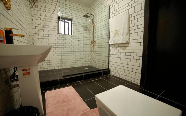 247 Luxury Hotel & Apartment Ajah
