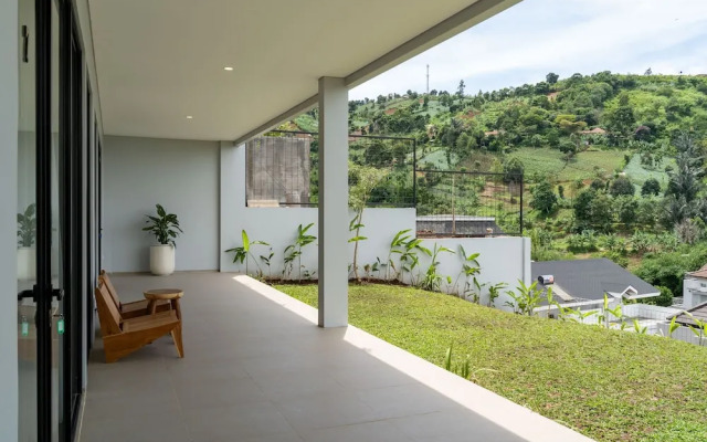 JadenHill CityView 8BR Villa Heated Pool+Movieroom