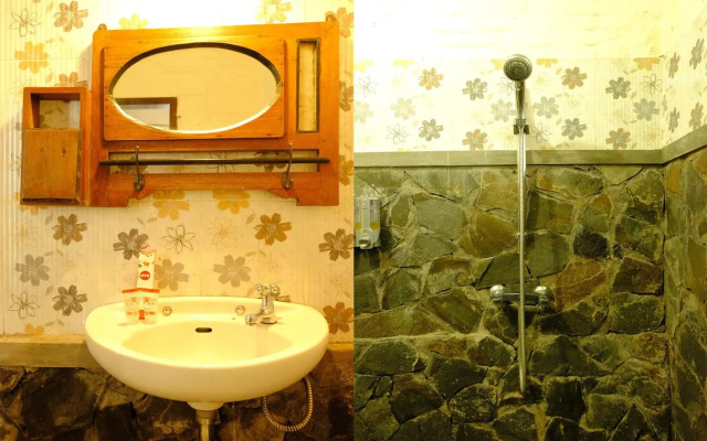 OYO 604 Cemara's Homestay