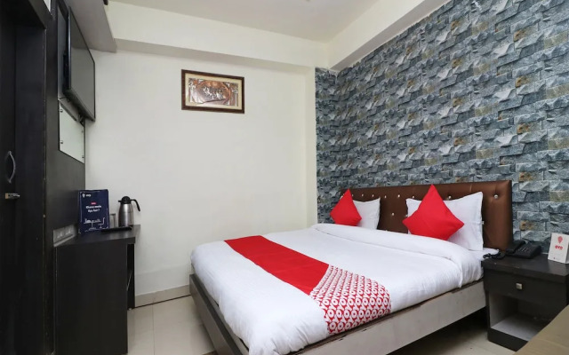 OYO 8219 Hotel Manan