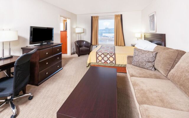 Super 8 by Wyndham Airdrie AB