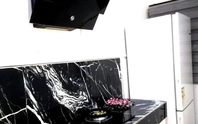 1 Bed House Private Compound With Off Road Parking