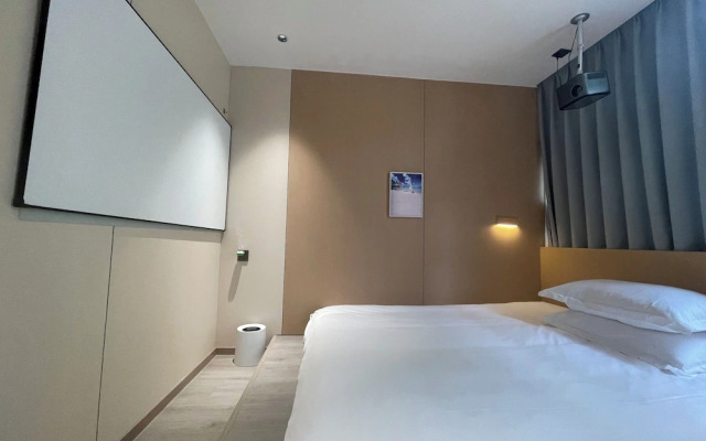 Captain No. 5 Youth Hotel