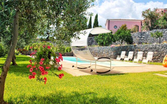 Villa Dedalisa by holidayngo