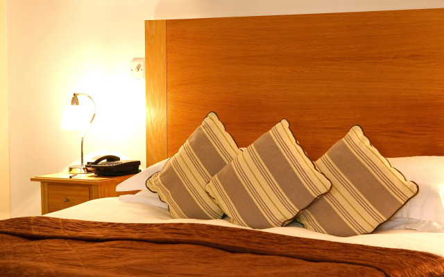 OYO The Cleveland Hotel