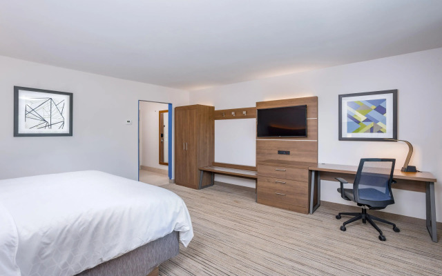 Holiday Inn Express & Suites Elkhart North by IHG