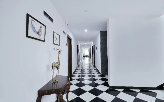 Revaas Lake View Boutique Hotel