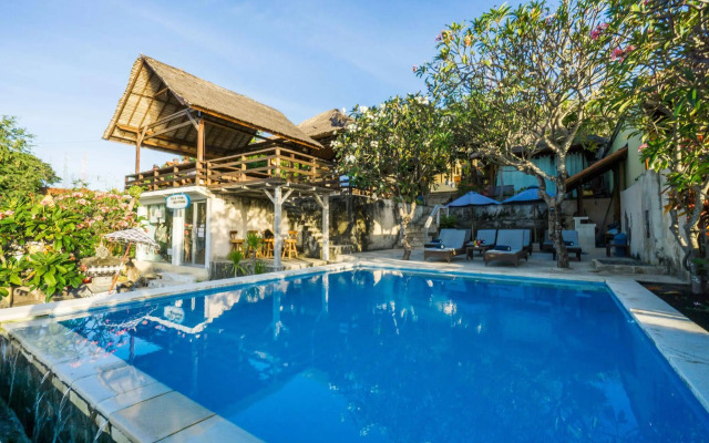 Ware Ware Surf Bungalow Lembongan