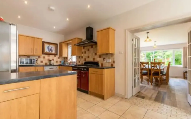 Host Stay Woodside House
