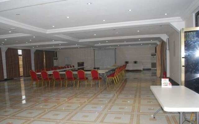 Ampoma Hotel