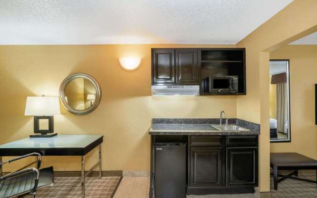 La Quinta Inn & Suites by Wyndham Hot Springs