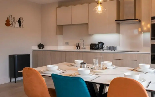 Super Vibrant 2 Bedroom With Parking