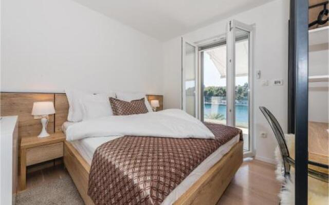 Four-Bedroom Holiday Home in Milna