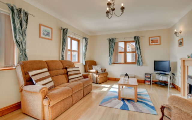Holiday Home Bwthyn Cadair