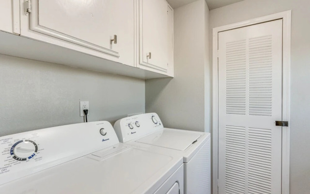 Lakefront Rogers Retreat w/ Grill & Spacious Deck