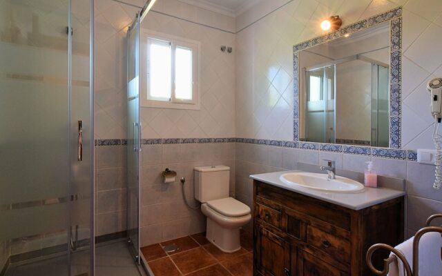 Rustic Villa in Lopera with Terrace