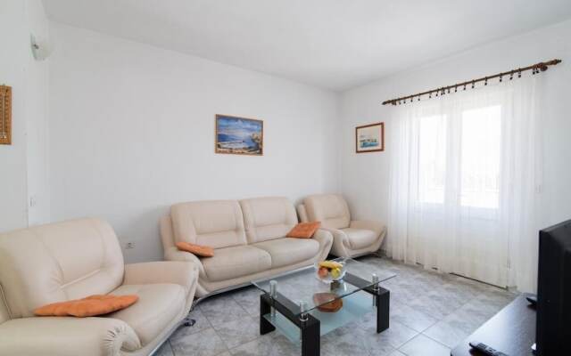 Apartment Alana -