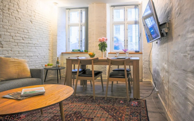 Lake - Pleasant 2-bdr Apt in City Center