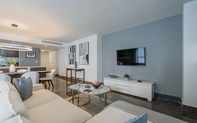 w Majestic 2BR w Perfect Balcony in YOO