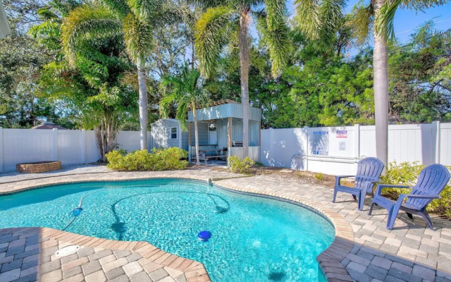 Sunny Escape-heated Pool