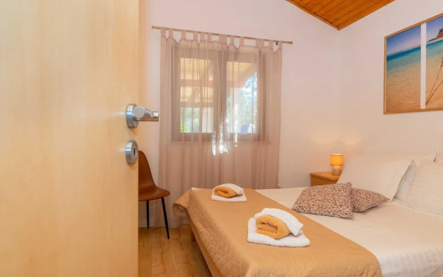Villa Anabella - Four Bedroom Villa With Swimming Pool