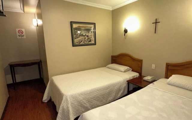 Hotel & Suites El Quijote