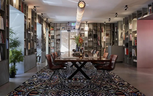 Sir Savigny Hotel, part of Sircle Collection