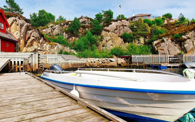 8 Person Holiday Home In Urangsvag