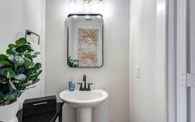 Explore Houston! Pet-friendly Home Near Downtown