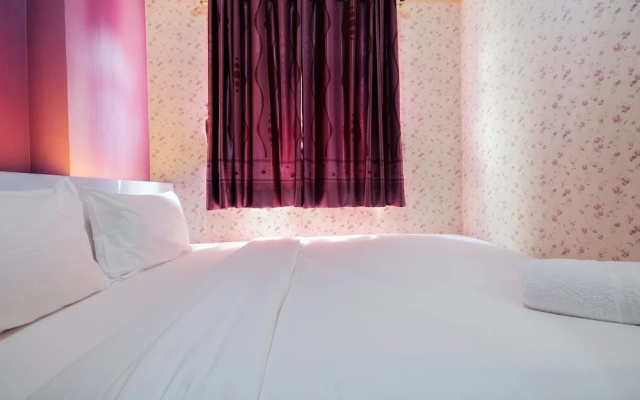 Homey 1BR with Spacious Living Room and Sofa Bed Green Pramuka Apartment – Guest Rooms – Jakarta