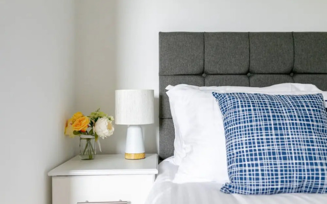 Skyvillion 2bed Enfield Flat W Balcony - Parking