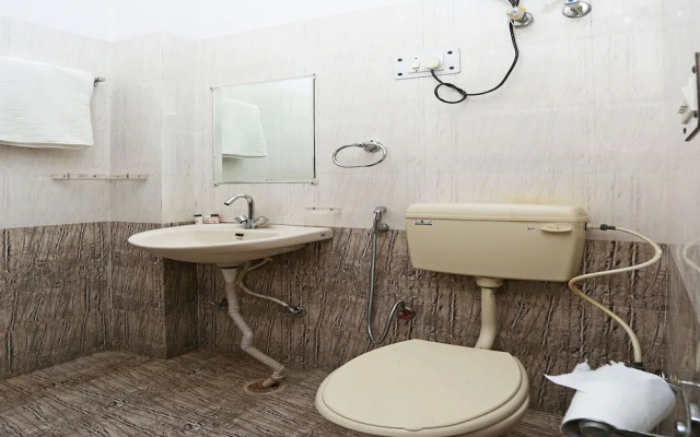 OYO 12784 Hotel Roomers